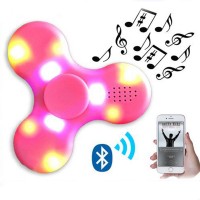 Valoilla varustettu Fidget Spinner sisältää myös kaiuttimen. Bluetooth-yhteydellä varustettu sormihyrrä soittaa musiikkia ja vilkuttaa valoja pyöriessään. Laadukas kuulalaakeri pyörittää spinneriä jopa useita minuutteja. Eipä kaikilla tällaista ole! Osta itsellesi ja yllätä ystäväsi.
