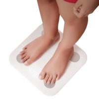 Xiaomi- älykäs kehonkoostumusmittari mittaa mm. rasvaprosentit, viskeraalirasvat ja lihasmassat! Lisäksi voit puhelimellasi seurata pitkän ajan kehitystäsi!