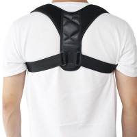 Ryhdinparantaja toimii vetämällä hartioitasi kevyesti taaksepäin ja pakottaen yläselkäsi parempaan ryhtiin.