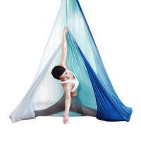 Flerfarget Aero Yoga hengekøye i høy kvalitet. Dette 6 meter lange nylonstoffet gir en utmerket måte å styrke, strekke og slappe av på kroppen.