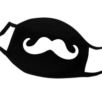 Hauska kuviollinen kangasmaski on persoonallinen vaihtoehto tavallisen kangasmaskin tilalle. Valitse mieleisesi printti monen kuvioinnin joukosta.