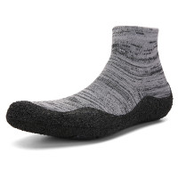 FitBare Skinner er superlette barfotsko i sokkestil som passer både til fritid og hjemmebruk.