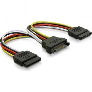 Goobay Y-virta-adapteri 15-pin SATA-virtaan 2x kiintolevylle